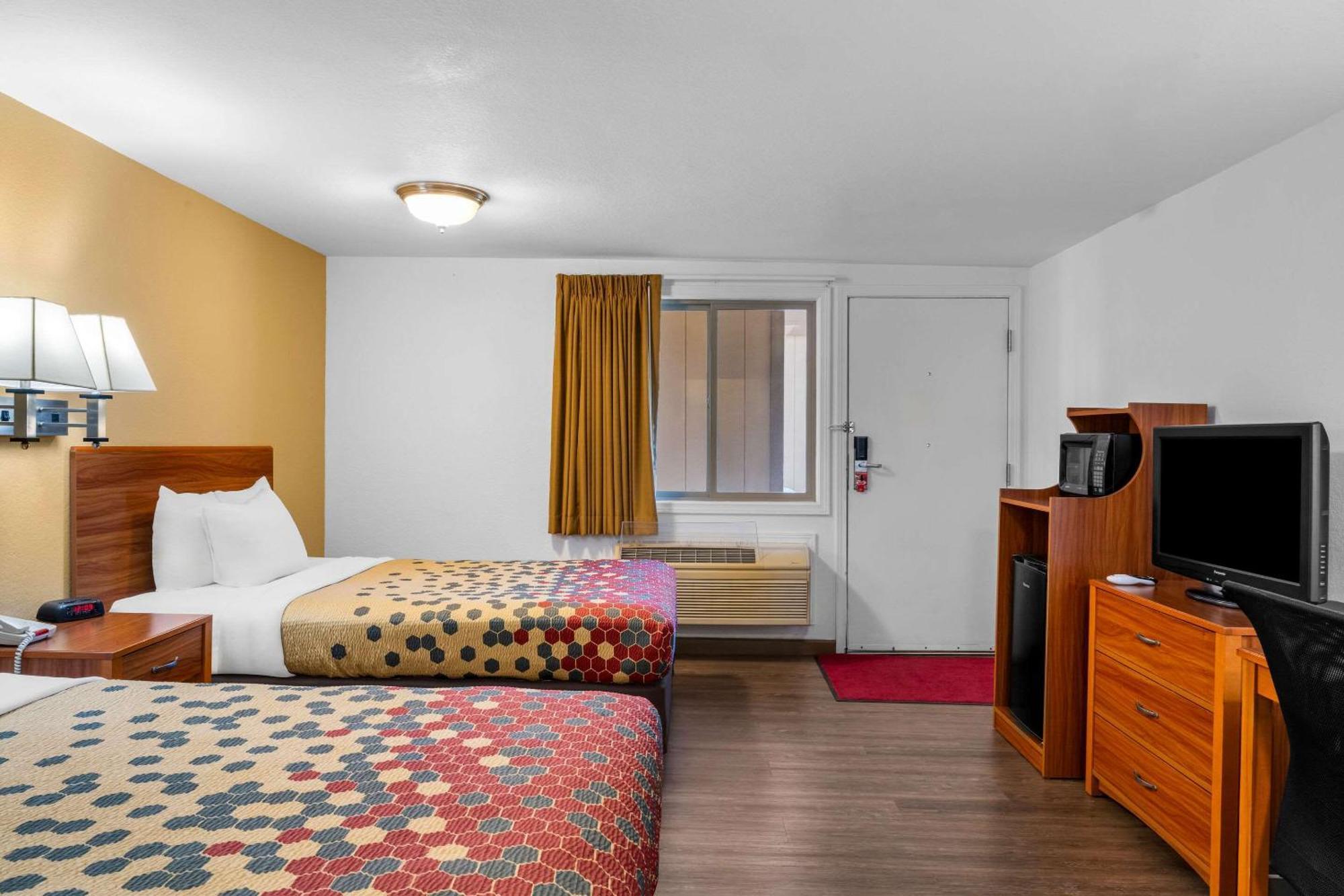 Econo Lodge Майлс-Сити Экстерьер фото