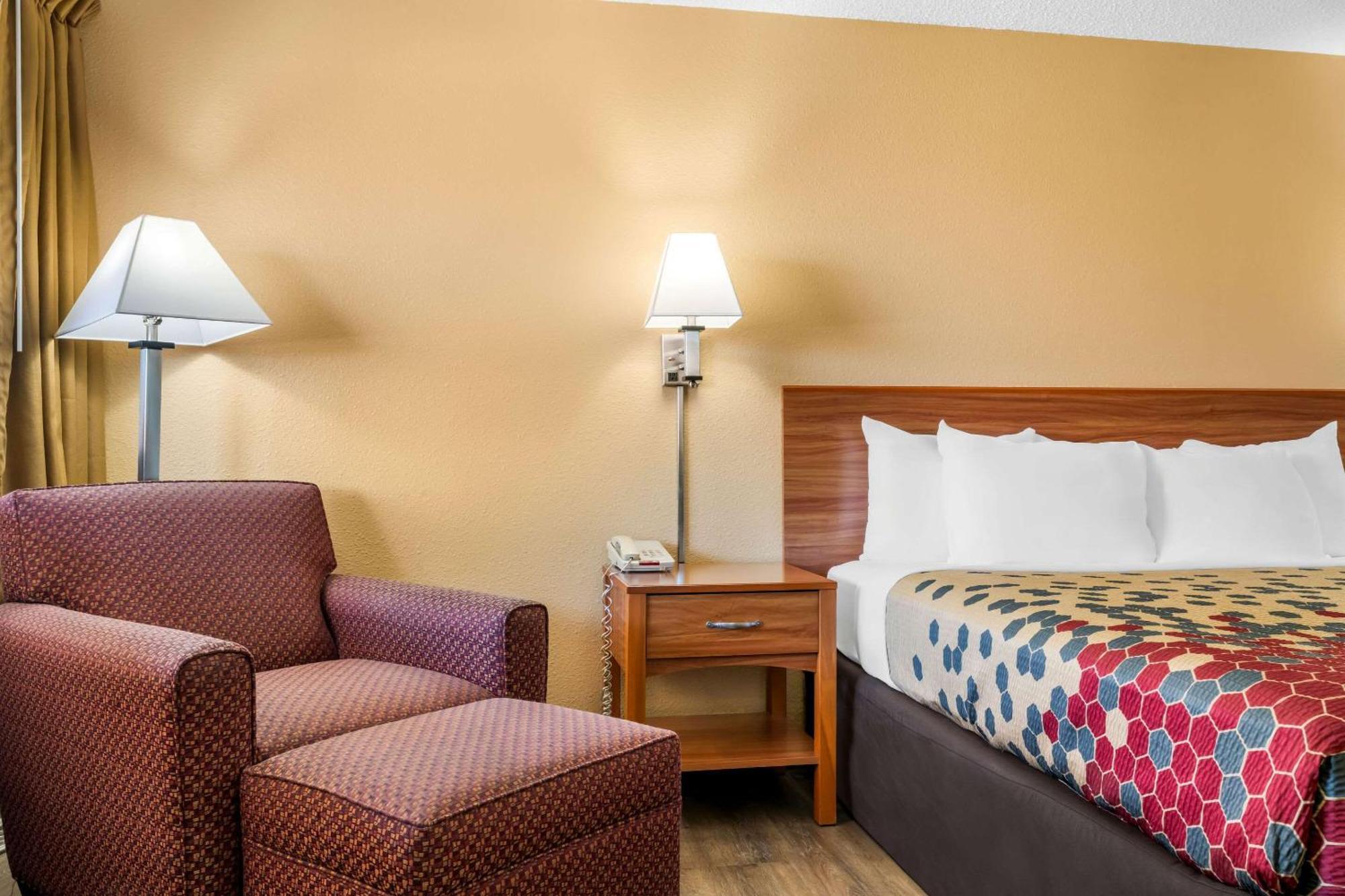 Econo Lodge Майлс-Сити Экстерьер фото