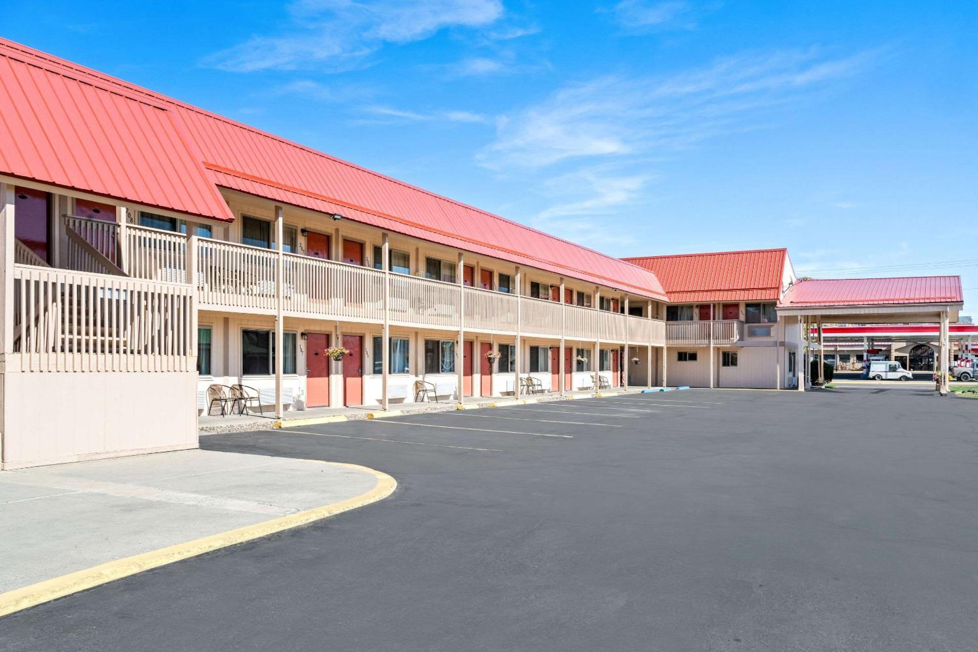 Econo Lodge Майлс-Сити Экстерьер фото