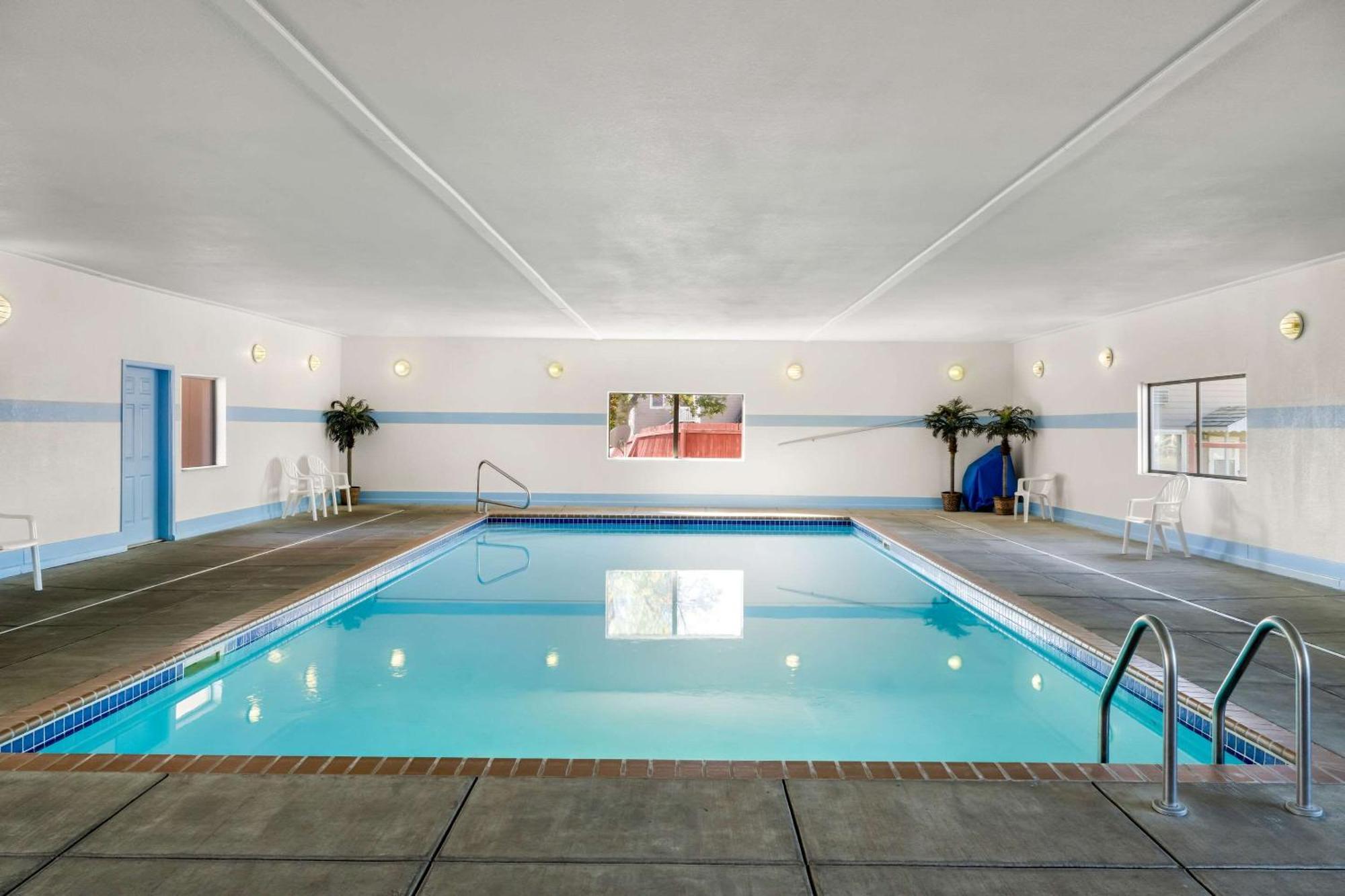 Econo Lodge Майлс-Сити Экстерьер фото