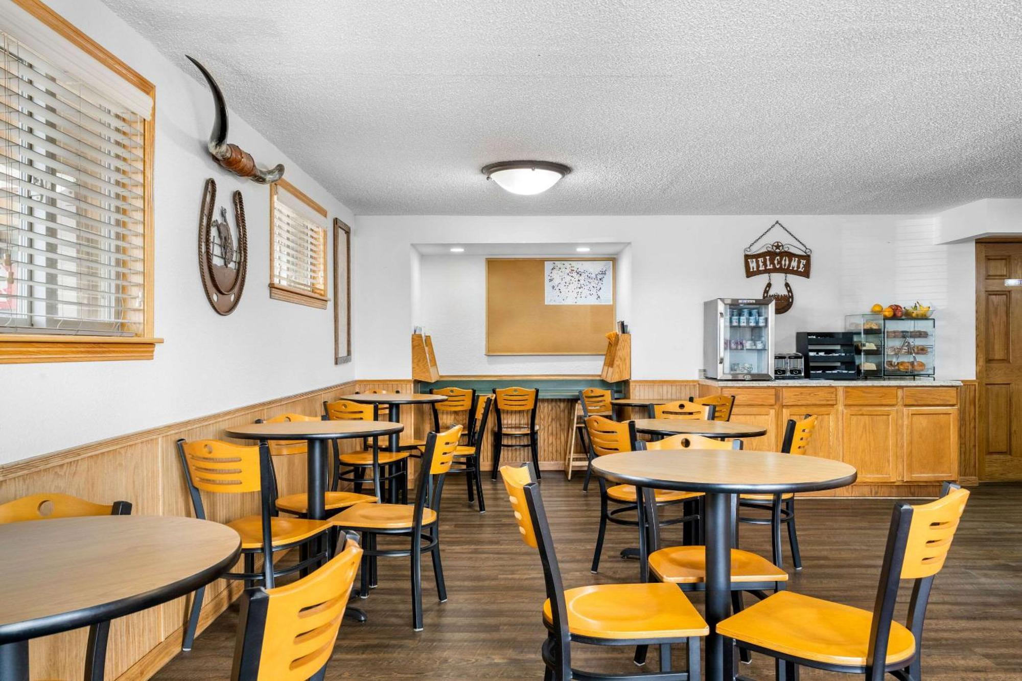 Econo Lodge Майлс-Сити Экстерьер фото