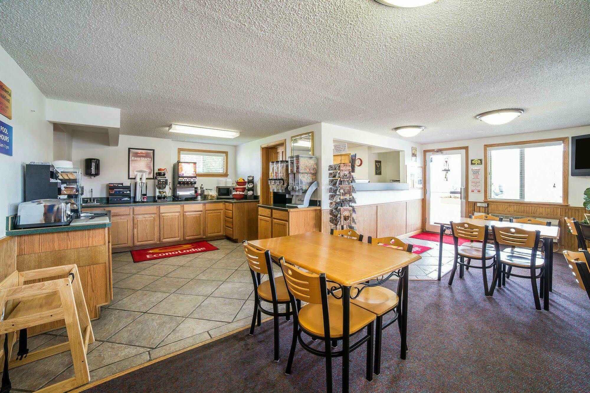 Econo Lodge Майлс-Сити Экстерьер фото